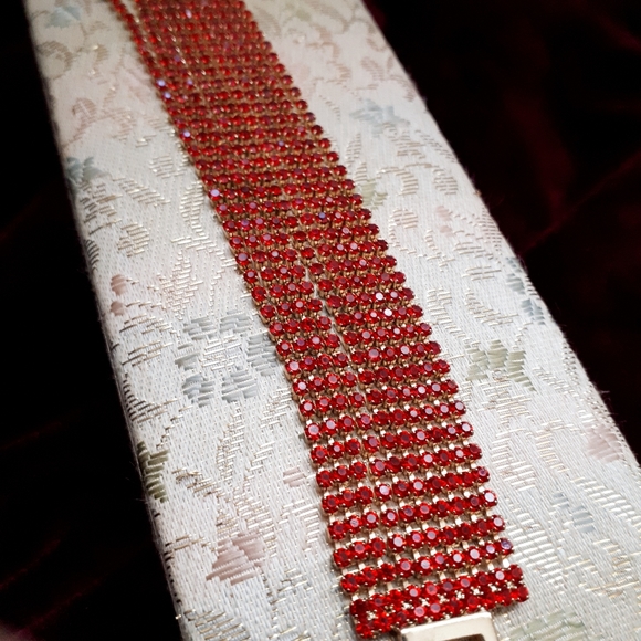 Multistrand bracelet with red rhinestones - Picture 4 of 10